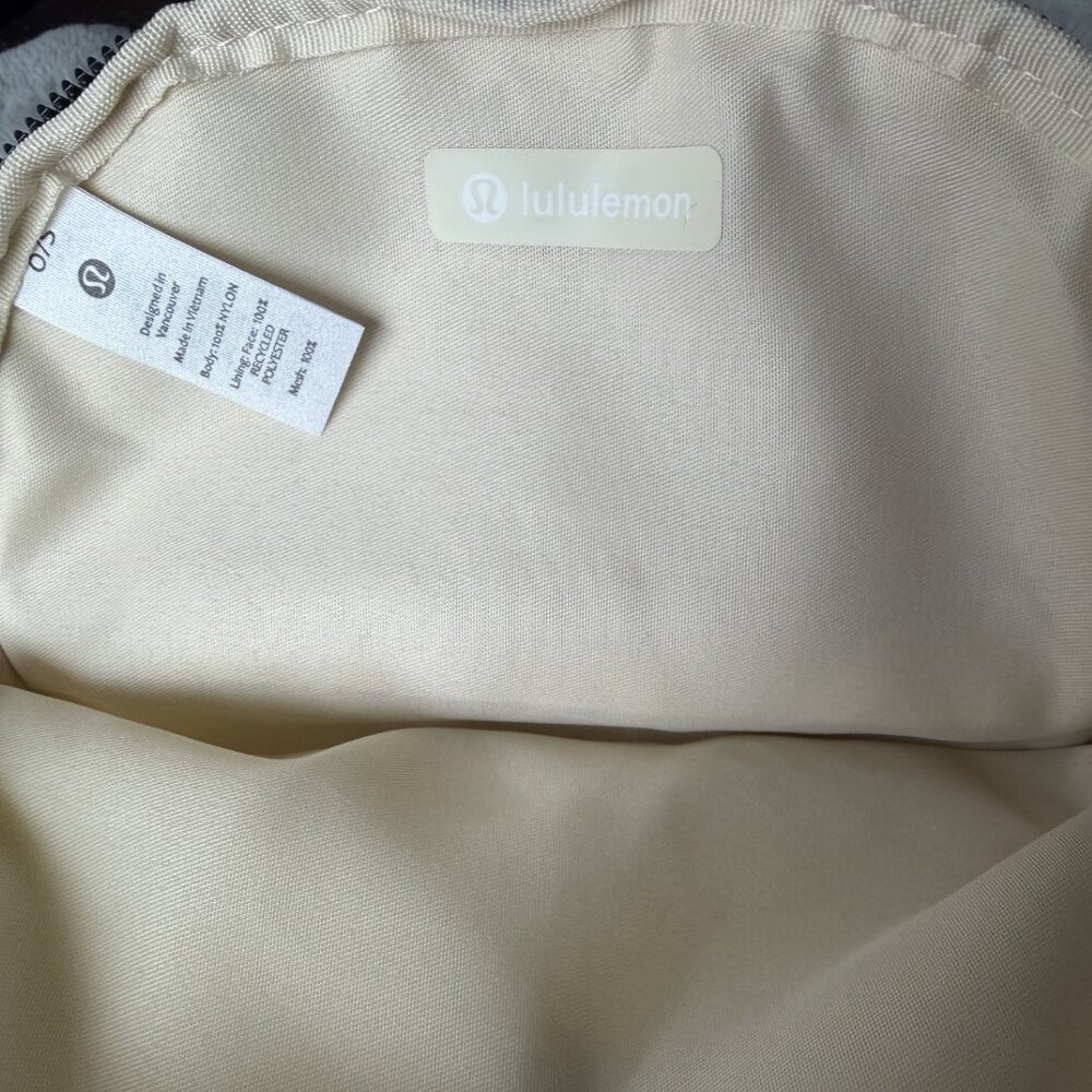 Lululemon Athletica 2L All Night Festival Micro Bag Light Ivory SOLD - Picture 5 of 7